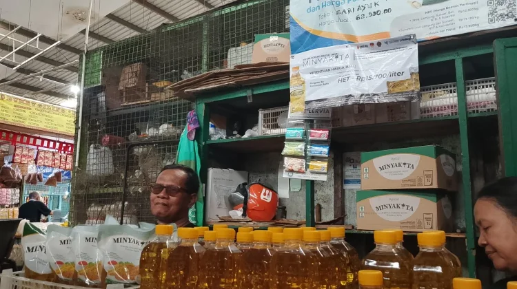 Stok MinyakKita di Pasar Kranggan Menipis, Pedagang Mulai Tawarkan Merek Lain