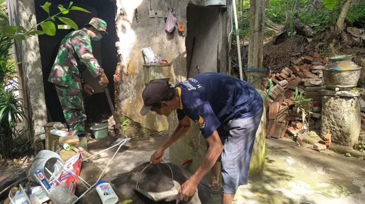 Tingkatkan Sanitasi Warga, Satgas TMMD Reguler Ke-128 Mulai Bangun MCK Sehat