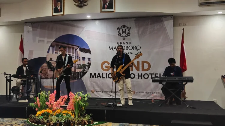 MIPA Band Hangatkan Nostalgia Koes Plus di Yogyakarta