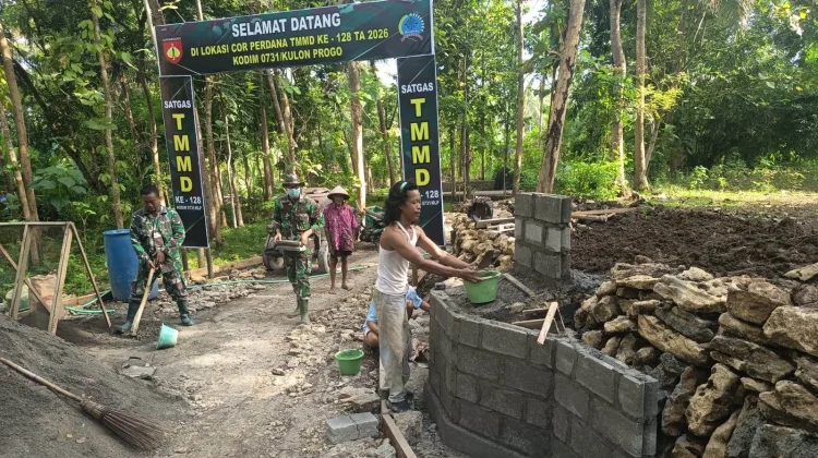 Satgas Bergerak Cepat Selesaikan Selesaikan Pembangunan Prasasti TMMD