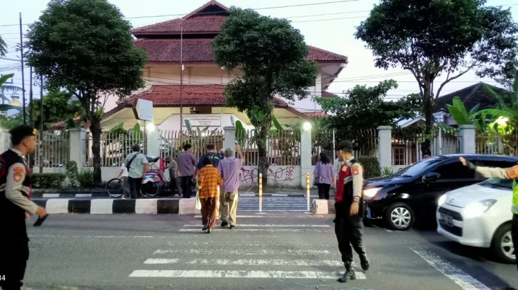 Pengamanan Ibadah di Gereja Kotabaru