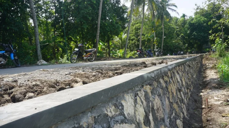 Satgas TMMD dan Warga Berhasil Tuntaskan Pembangunan Talud Jalan di Kwarakan