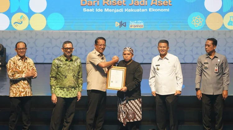 Supratman Andi Agtas Serahkan 359 Surat Pencatatan EBT, Termasuk dari Yogyakarta