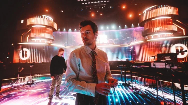 Respons Protes, Manajemen Harry Styles Akhirnya Desain Ulang Panggung Tur Konser