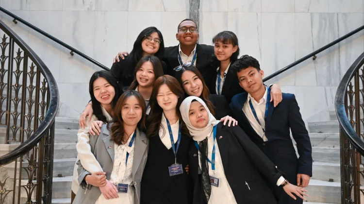 Empat Mahasiswa Indonesia Raih Penghargaan di EuroMUN 2026 Belanda