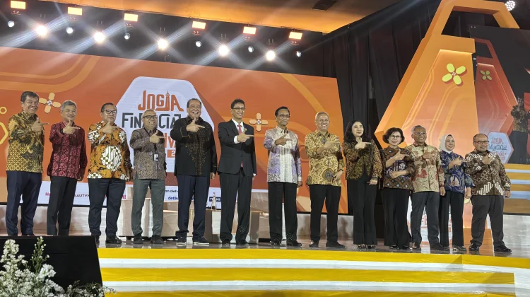 Rektor UGM: Literasi Keuangan Harus Ajarkan Risiko dan Investasi