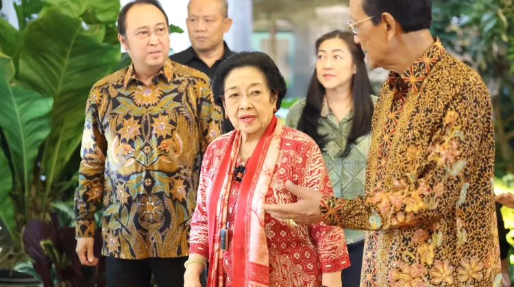 Sri Sultan Jamu Megawati dengan Wedang Semlo di Keraton Yogyakarta