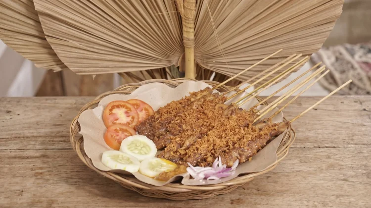 Sate Serundeng Legendaris Resep Leluhur di kawasan Kuliner Jogja Barat