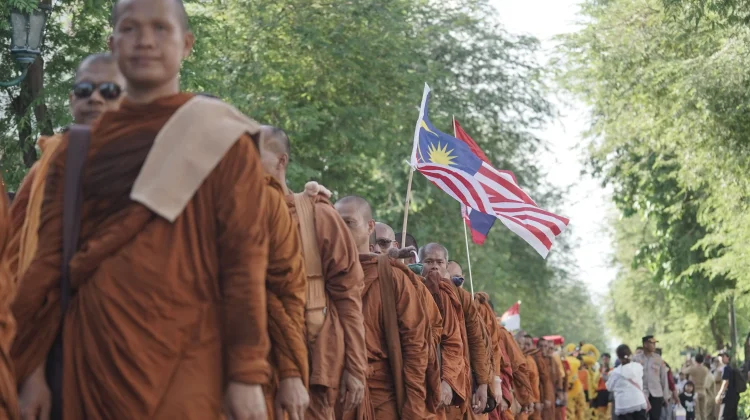 Bhikkhu 4 Negara Lakukan Perjalanan Lintas Pulau