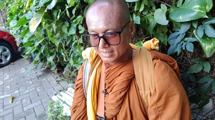 Bhikkhu Empat Negara Disambut Ramah Kala Datang ke Yogyakarta