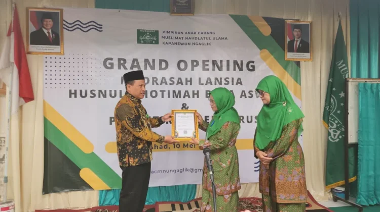 Madrasah Lansia Jadi Ruang Belajar dan Bahagia di Usia Senja