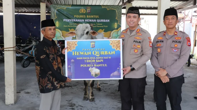 Wujud Syiar Islam, Polres Bantul Serahkan 16 Hewan Kurban