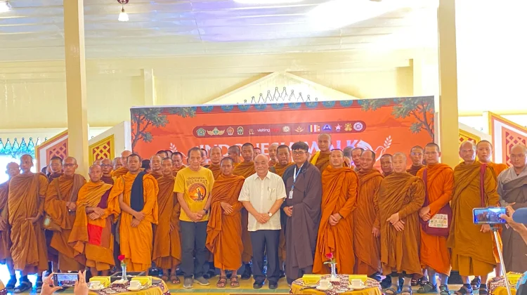 Lepas Rombongan Bhikkhu, Paku Alam X Berpesan Jaga Persatuan dan Kedamaian