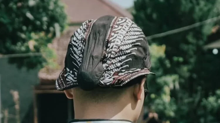 Sosro Warsito dan Dedikasi Panjang Melestarikan Blangkon Yogyakarta