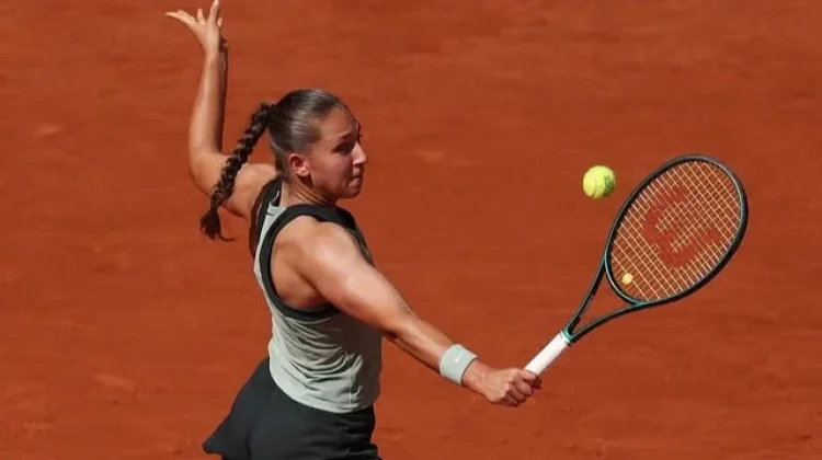 Diane Parry Menang Atas Amanda Anisimova di Roland Garros