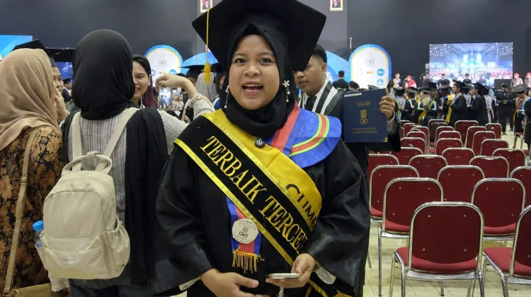 Kisah Novia, Lulusan Terbaik UIN Sunan Kalijaga Tembus Kajian Strategis Nasional