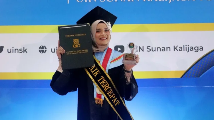 Dina Istiqomah Ungkap Rahasia Lulus Magister 1,5 Tahun dengan IPK Sempurna