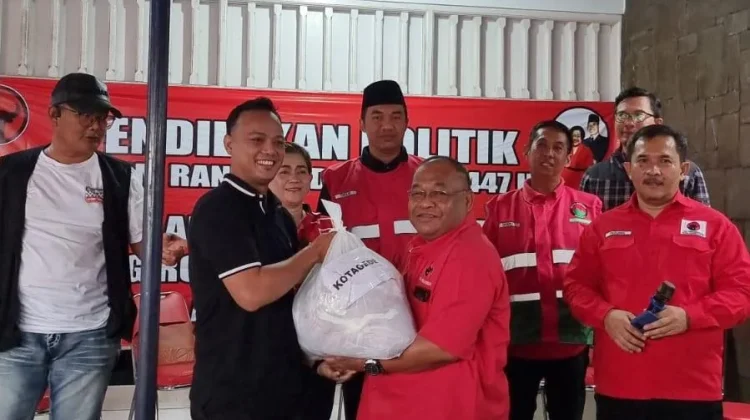 Salurkan Daging Kurban, PDI Perjuangan Ajak Kader Ikhlas Berjuang demi Masyarakat