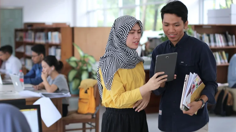 Upaya UGM Mempertahankan Koleksi Buku di Era Digital
