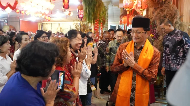 Menag Apresiasi Peran Umat Buddha dalam Perkuat Kerukunan pada Waisak 2026