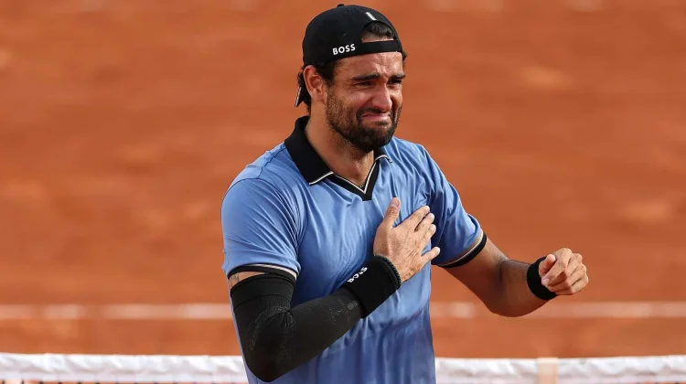Matteo Berrettini Tundukkan Francisco Comesana dalam Lima Jam