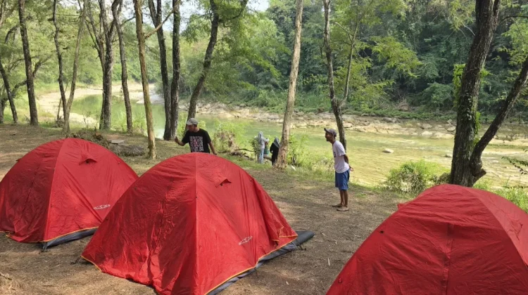 Menikmati Syahdunya Camping dan Senam Relaksasi di Tepi Sungai Oya Tahura Bunder