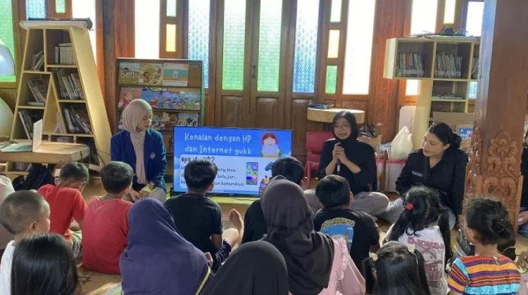 Mahasiswa PPKn UNY Edukasi Literasi Digital Anak di Sanggar Anak Tumbuh Bantul