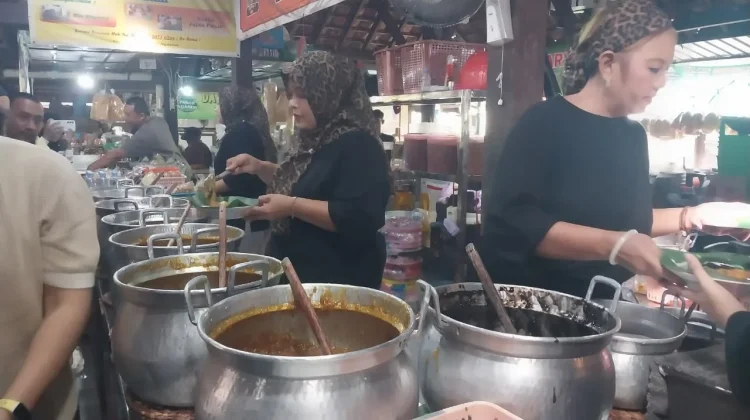 Pasar Ngasem Ramai Dikunjungi saat Libur Iduladha, Jenang Yu Jumilah Jadi Favorit