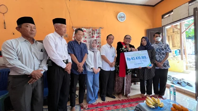 Pengabdian Berakhir, Keluarga Petugas Damkar Gunungkidul Terima Santunan