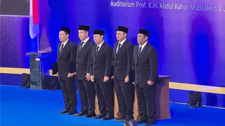 Resmi Dilantik Jadi Rektor UII, Hari Purnomo Siap Bawa Kampus Hadapi Disrupsi Zaman