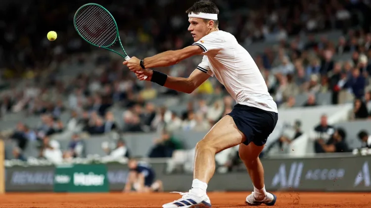 Kalahkan Fonseca, Jakub Mensik Raih Tiket Semifinal di Roland Garros