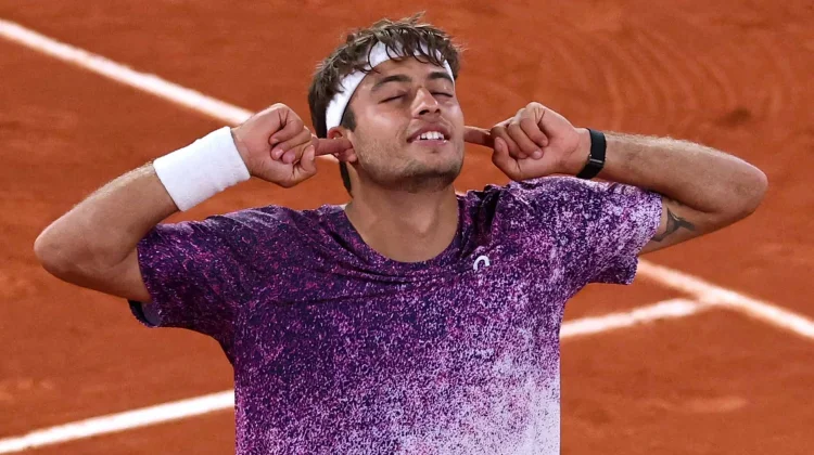 Flavio Cobolli Raih Tiket Semifinal di Roland Garros