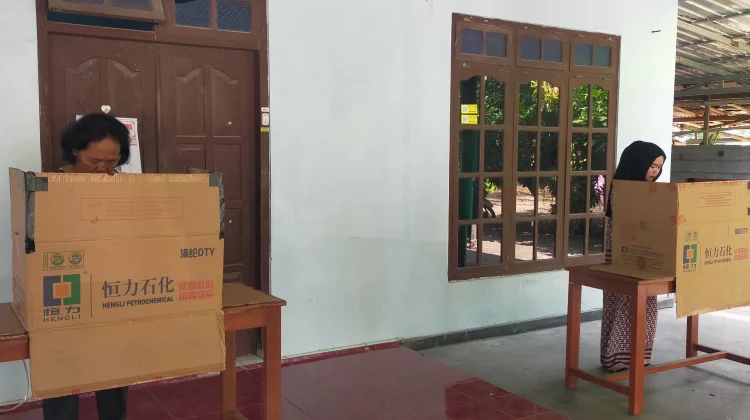 Jaring Kandidat Dukuh, Warga Logede Glagah Lakukan Pencoblosan Layaknya Pemilu