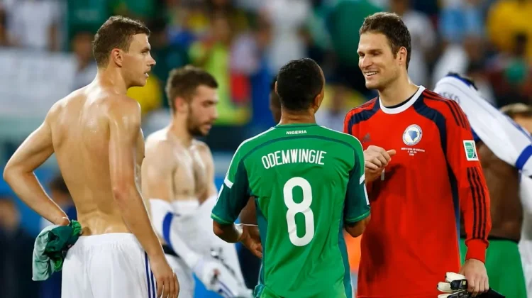 Kiper Bosnia Berada dalam Dilema Kala Menghadapi Kanada