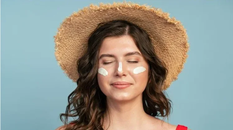 Sunscreen Penting Lindungi Kulit dari Paparan Sinar Matahari