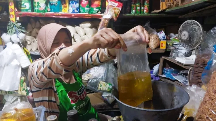 Pasokan Minyak Goreng Tersendat, Harga Merangkak Naik di Yogyakarta