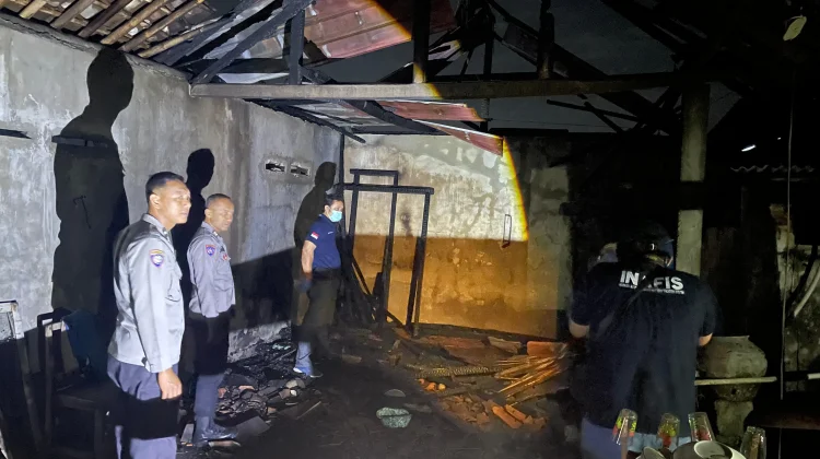 Dapur Lansia di Bantul Terbakar, Diduga Akibat Bakar Sampah Kayu