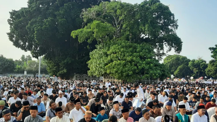 Hamba Allah yang Memiliki Keberuntungan di Dunia dan Akhirat