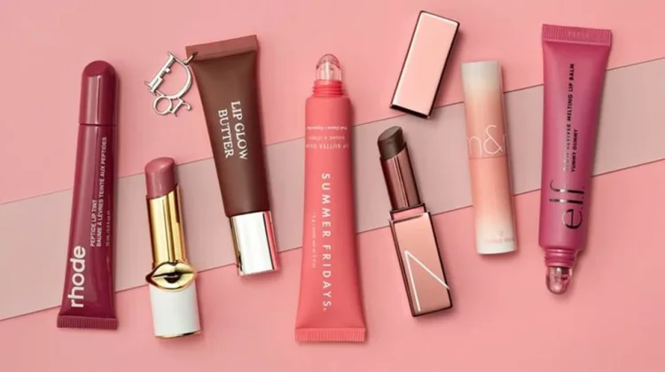 Lip Balm dan Lipstik Punya Fungsi Berbeda untuk Bibir