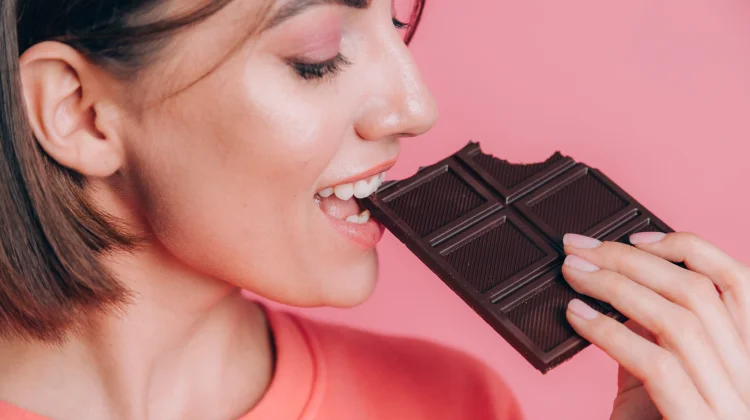 Benarkah Makan Cokelat Bisa Bikin Bahagia? Ini Penjelasannya