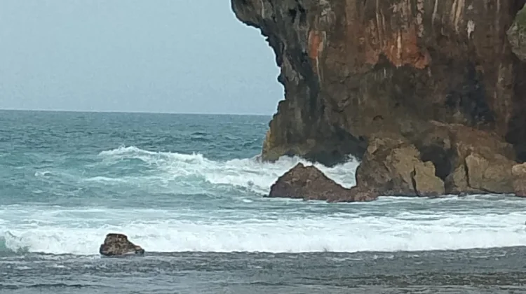 Potensi Gelombang Air Laut Pasang di Gunungkidul, Wisatawan Diimbau Waspada