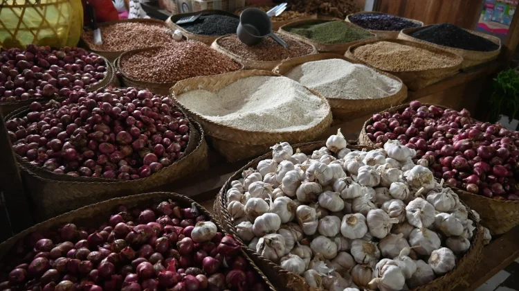 Harga Bawang Merah Turun, Cabai Merah Justru Naik di Pasar Imogiri Bantul