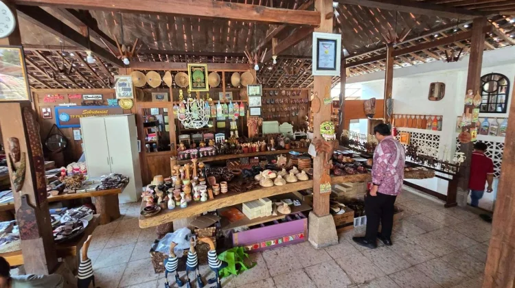 Rupiah Melemah, Bahan Penunjang Kerajinan Kayu Mulai Merangkak Naik