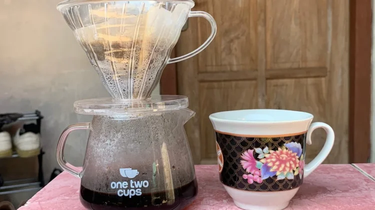Cara Seduh Kopi V60 di Rumah, Hasilkan Rasa Bersih dan Aroma yang Kompleks