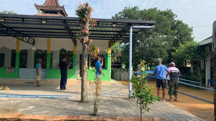 Warga Bakungan Gotong Royong Sambut Pengajian Akbar