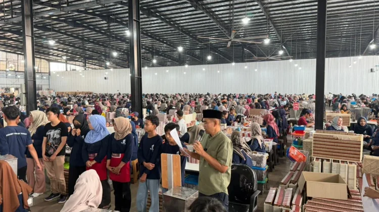 Tangis Haru Warnai Pengumuman 150 Karyawan HS Berangkat Umrah