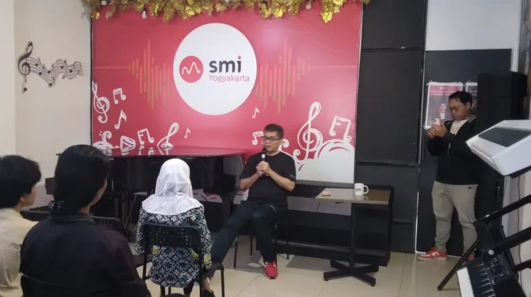 Pianis Internasional Ananda Sukarlan Berbagi Ilmu Musik Klasik dengan Siswa SMI