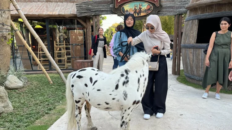 Mengunjungi Destinasi Wisata Interaktif Satwa Baru di Klaten