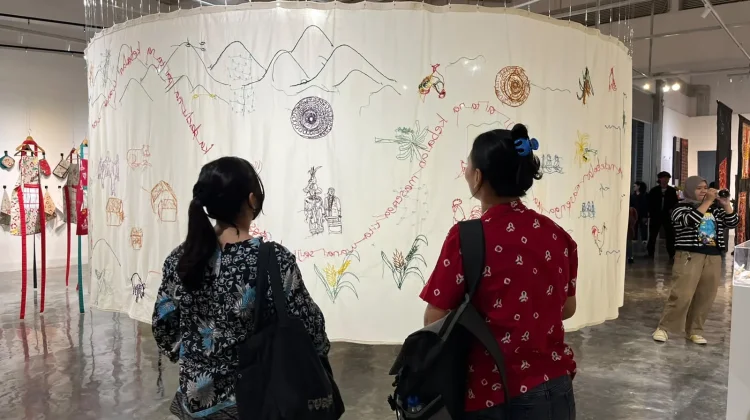 Pameran Tidal Weavers: Island Exchange Hadirkan Sejarah Tekstil