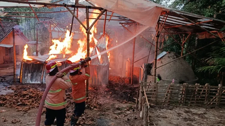 Kebakaran Pabrik Kopra, Kerugian Capai Rp200 Juta